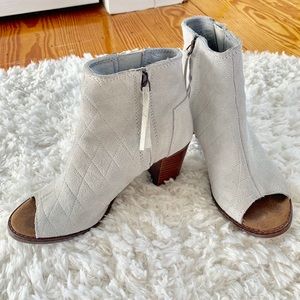 Tom’s Majorca Peep Toe